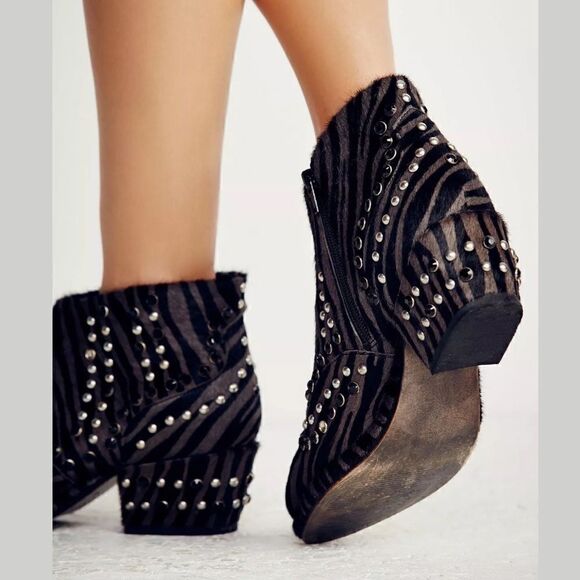 NEW FREE PEOPLE CHASING COWBOYS ANKLE BOOT - Picture 3 of 10